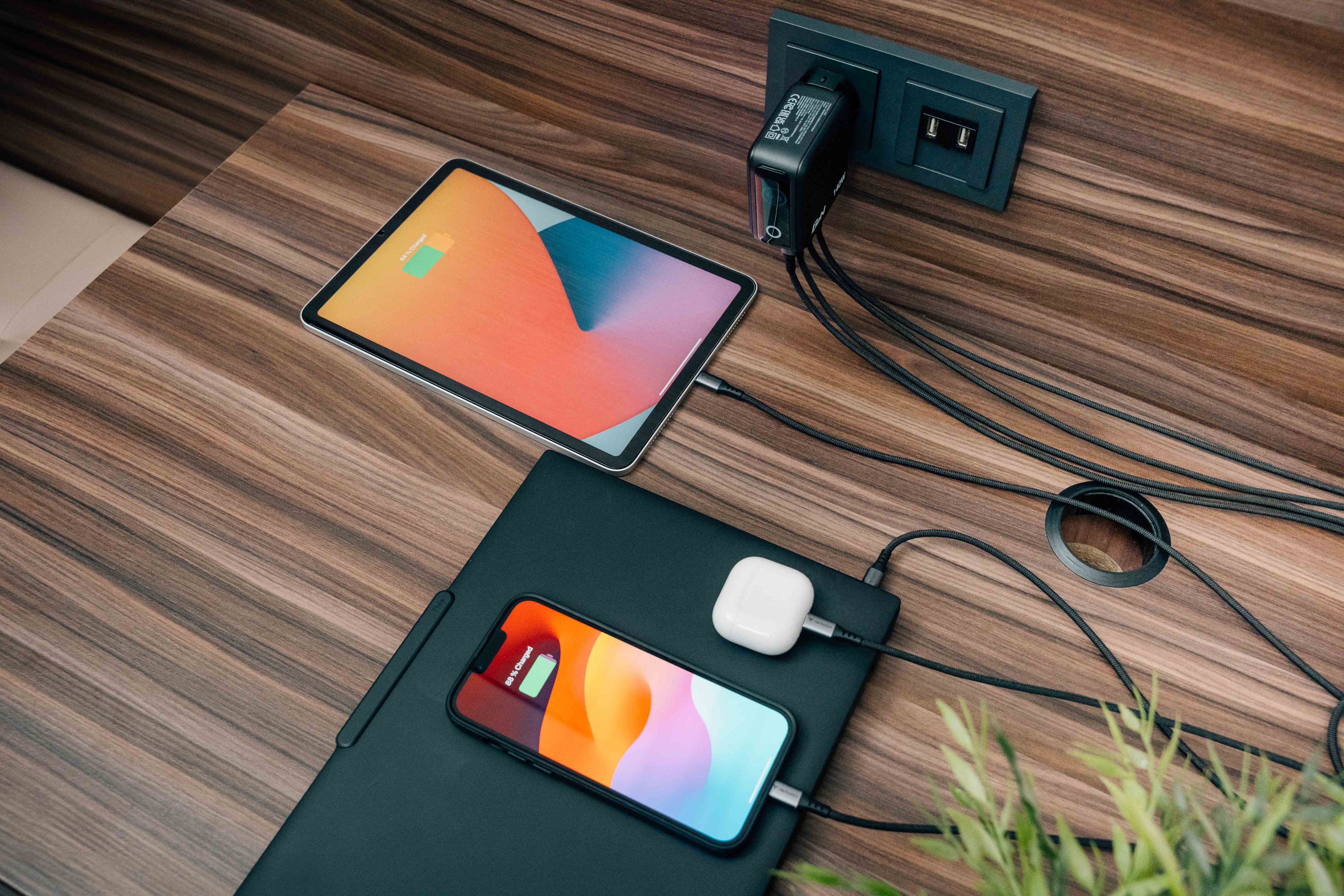 Verbatim Mini GaN Charger 140W Display