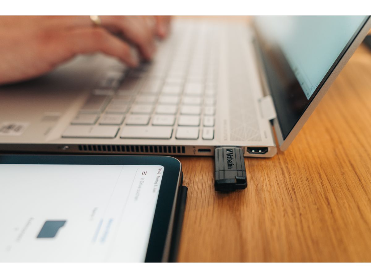 Verbatim Pin Stripe USB 2.0 32GB