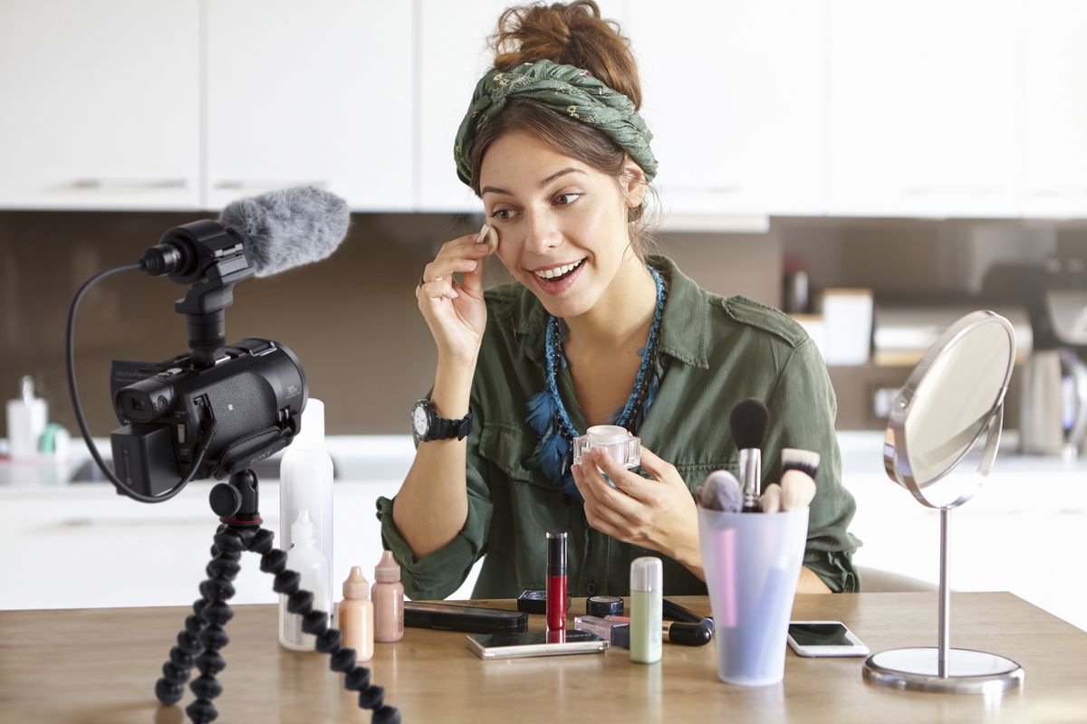 Sony FDR-AX53B 4K Camcorder Creator Kit