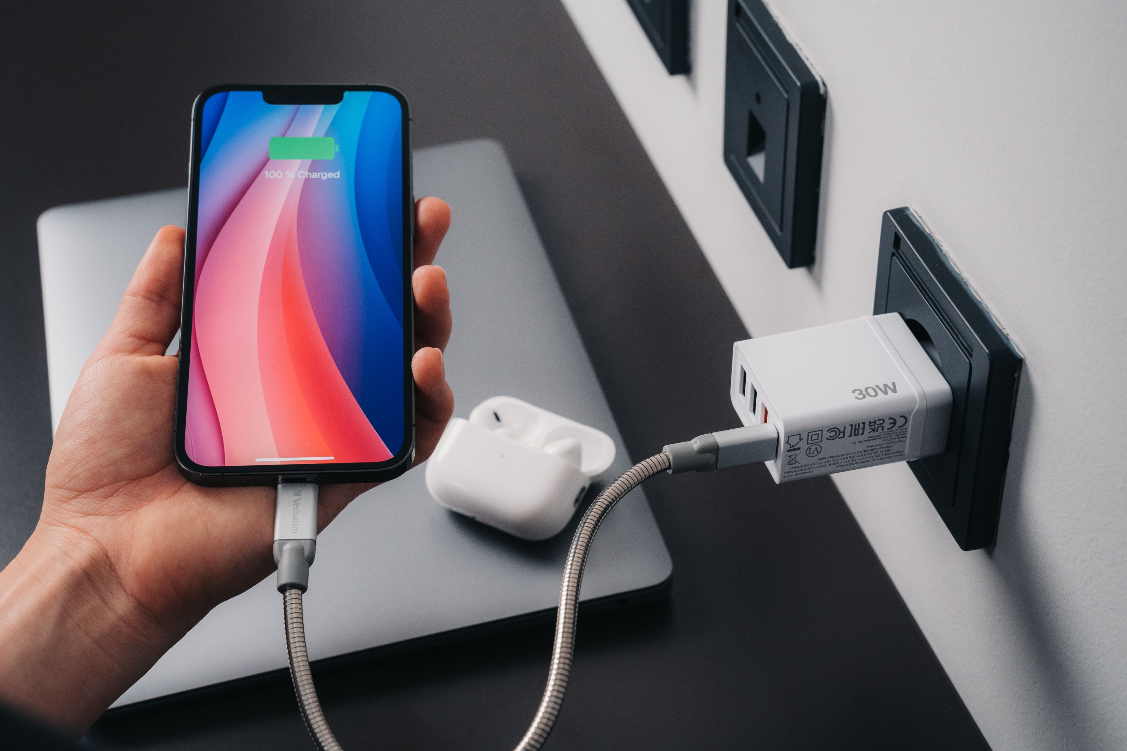 Verbatim 4 Port Charger 30W White